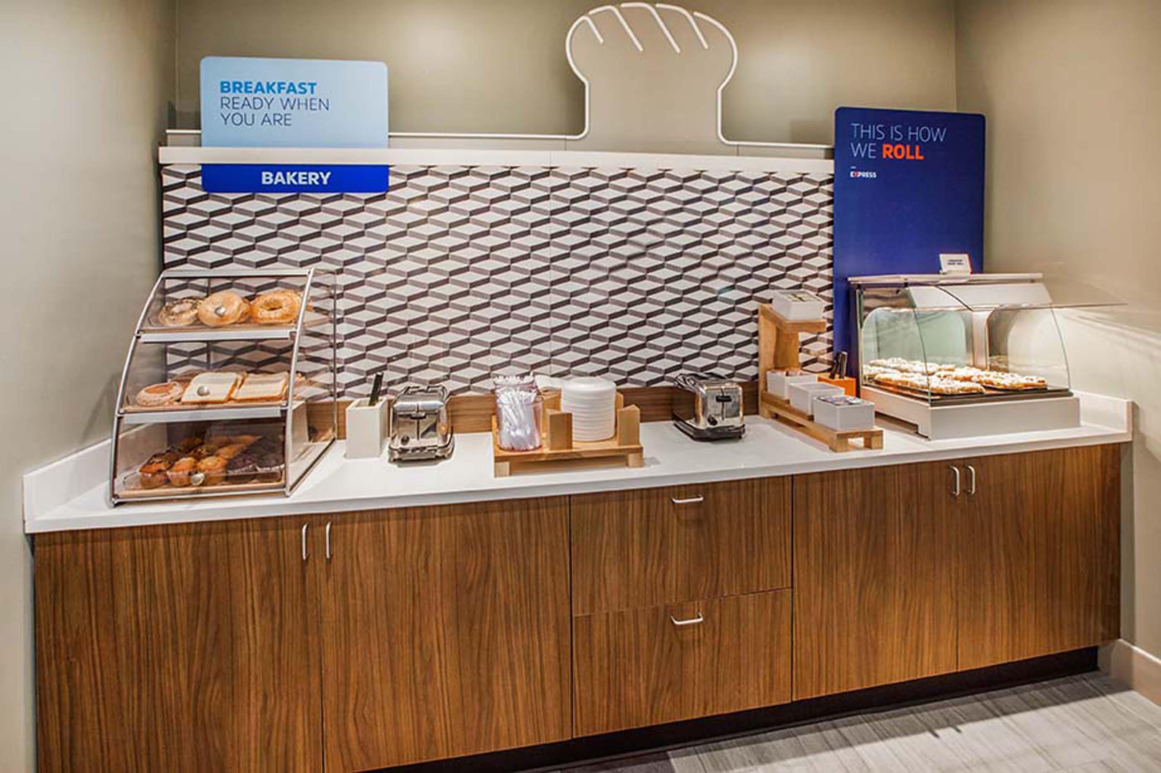 Holiday Inn Express & Suites - Omaha Downtown - Airport By Ihg Buitenkant foto